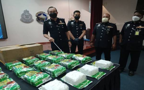 Dua beranak diberkas, dadah bernilai RM1.95 juta dirampas