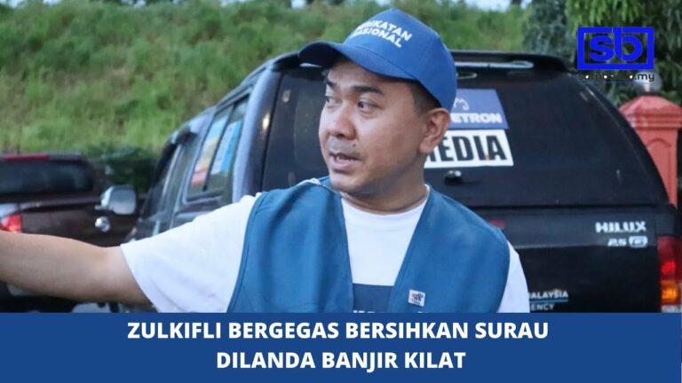 [VIDEO] Zulkifli bergegas bersihkan surau dilanda banjir kilat