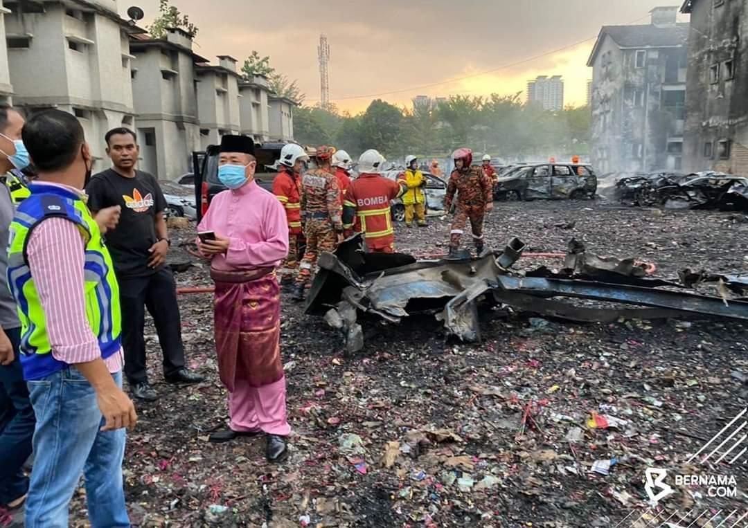 Tiga cedera letupan tapak pelupusan mercun, bunga api