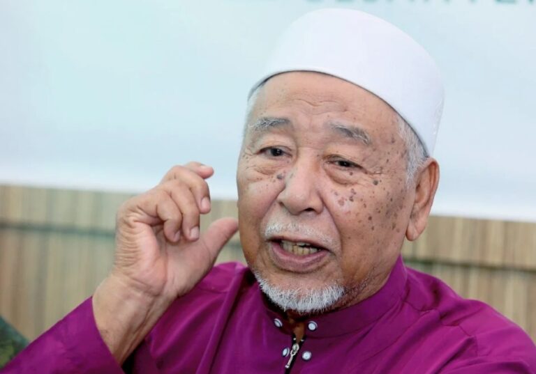 Muhyiddin jumpa pembangkang untuk perkukuh PN – Hashim