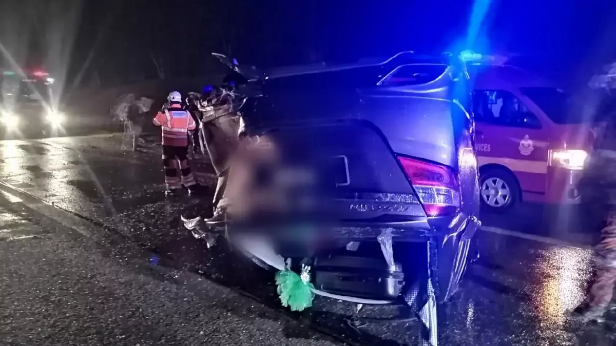 13 cedera dalam nahas lima kenderaan
