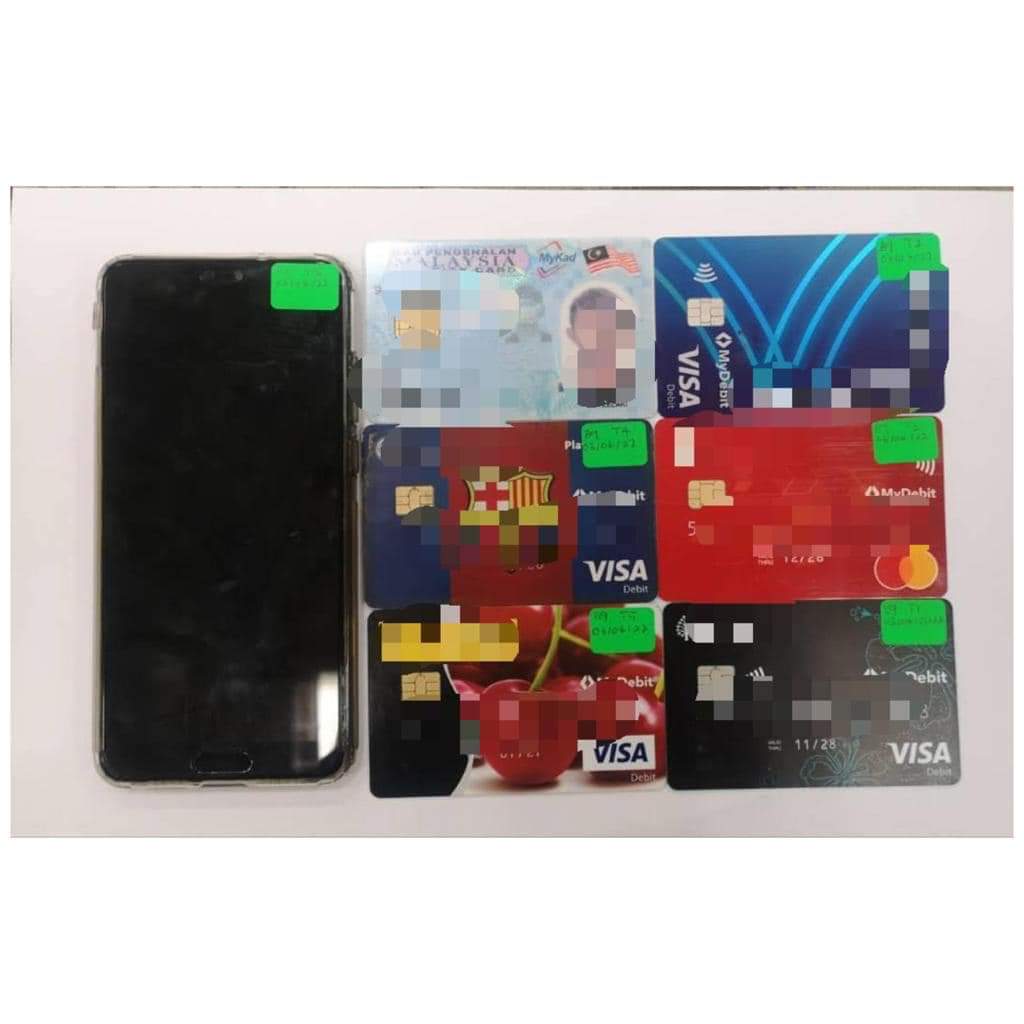 Sembilan ejen jual kad ATM dicekup polis