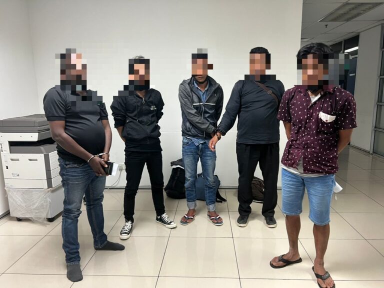 PATI Indonesia bawa senapang angin, sabit dicekup