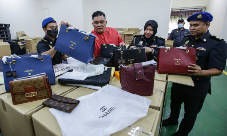KPDNHEP rampas 43,929 barang tiruan lebih RM1 juta