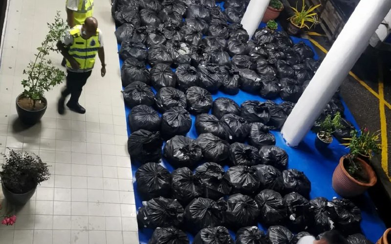 Gagal seludup 1.35 tan daun ketum, dua lelaki ditahan