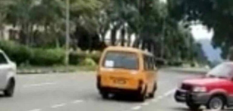 Polis tahan lelaki warga emas pandu van sekolah secara bahaya, lawan arus