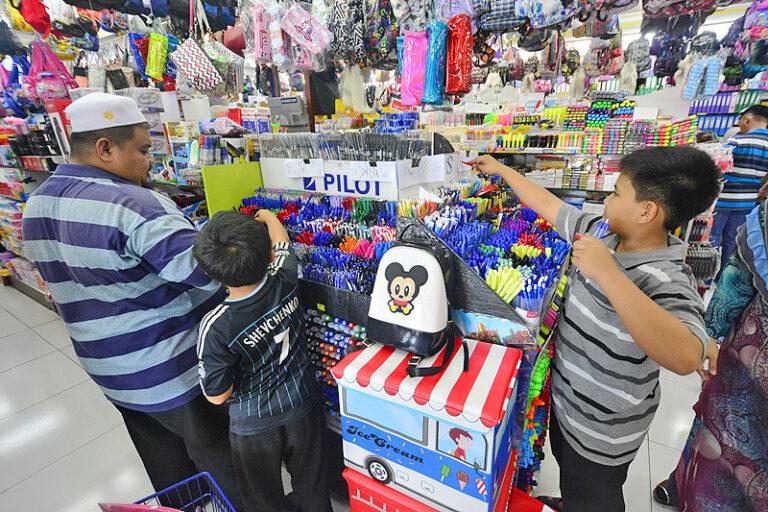 Ibu bapa terasa, barang sekolah pula naik