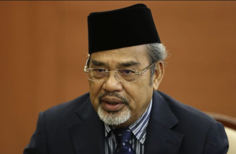 Tajuddin seru Zahid berundur, serah nakhoda kepada Ismail
