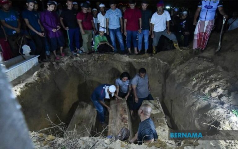 Jenazah tiga bersaudara disemadi dalam satu liang lahad