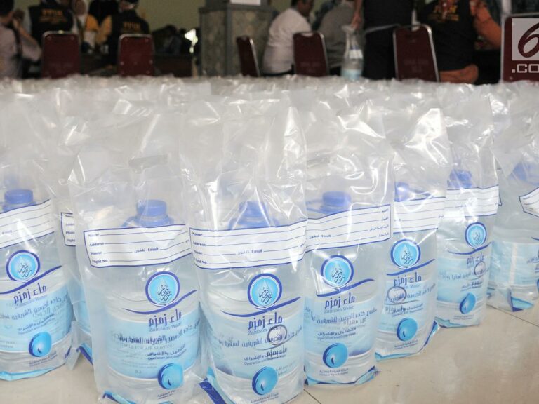 Tiada syarikat di Malaysia dapat lesen import, jual air zam zam