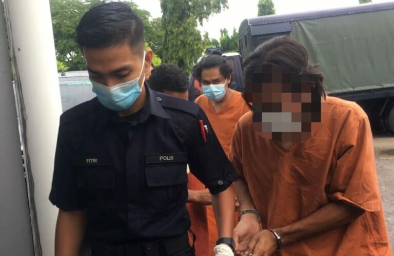 Hina Islam, Nabi Muhammad di media sosial: lelaki direman empat hari