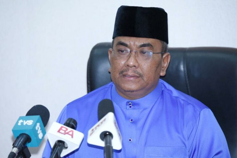 Sanusi enggan mohon maaf, mahu jumpa Anwar di mahkamah
