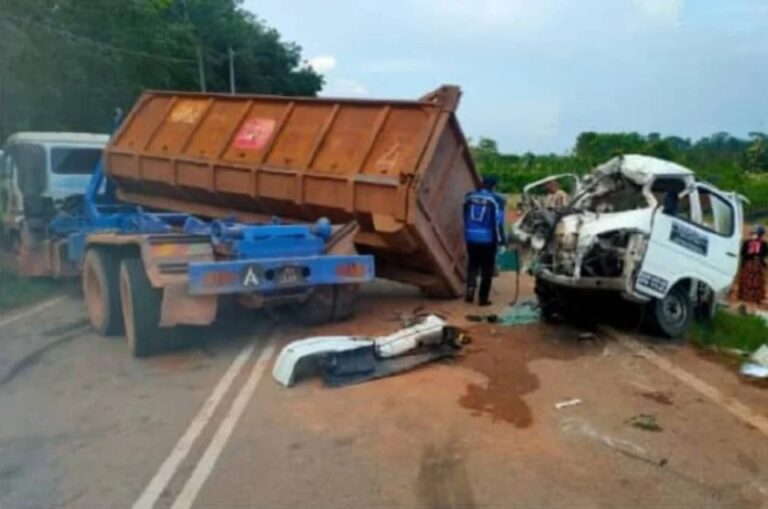 Wanita maut van tembung lori masuk laluan bertentangan