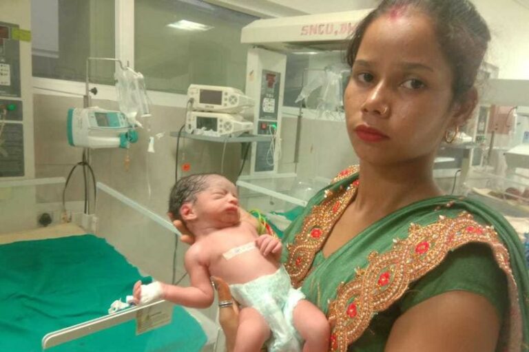 Wanita maut digilis lori ‘lahir’ bayi pramatang