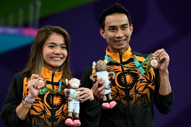 Dhabitah-Syafiq hadiahkan gangsa pada hari terakhir di kolam renang  