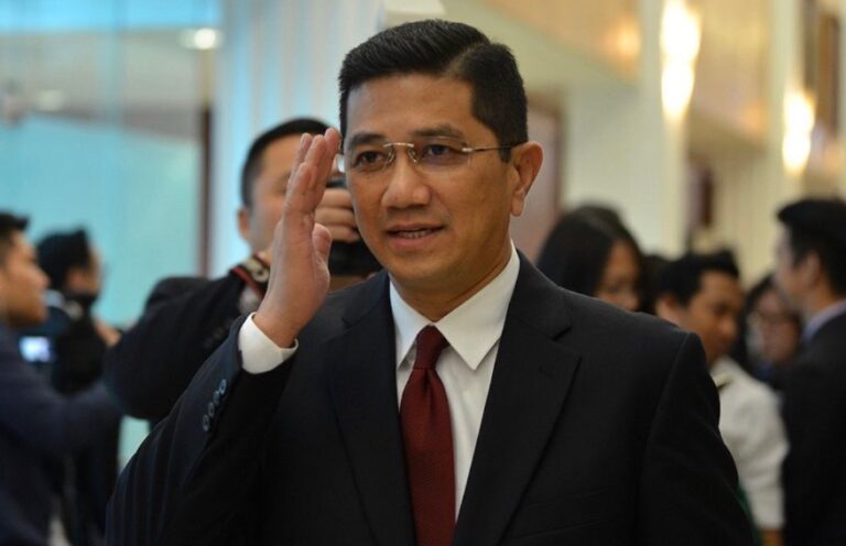 Kementerian diterajui Rafizi tiada taring, kuasa sebenar, kata Azmin