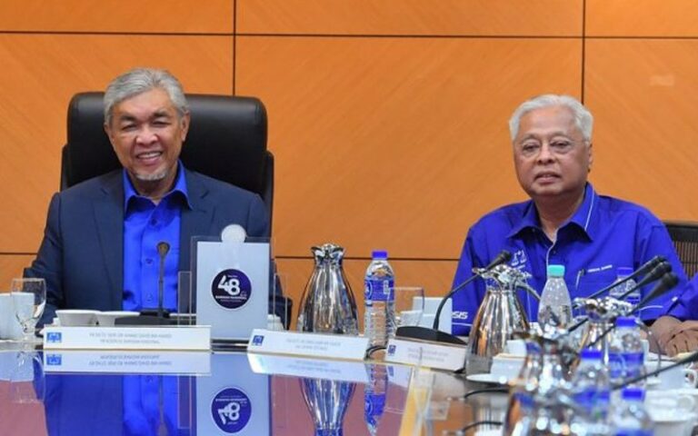 Hubungan saya dengan Zahid amat rapat, biar mahkamah tentukan kes – PM