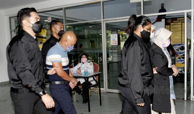 Suami isteri didakwa subahat, salah guna kedudukan