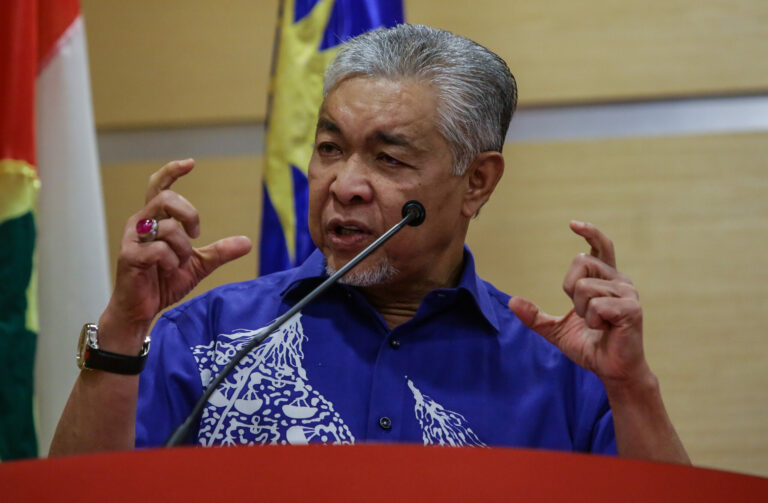 Zahid perlu cermin diri dahulu sebelum serang Hadi, kata Fadhli