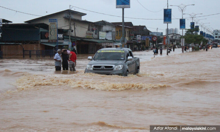 Kadir Jasin ingatkan PM ‘penangan’ banjir 2014 terhadap Najib