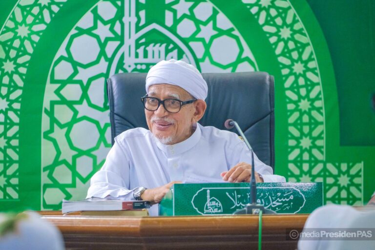 ‘Dalam PH ada kegelapan, dalam BN ada kekeruhan’ – Hadi