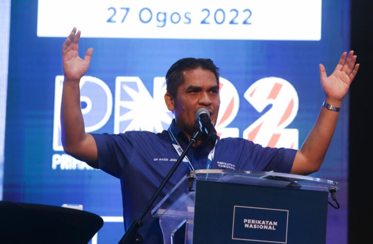 ‘Kenapa UMNO beria sangat nak buat PRU sekarang?’ – Radzi