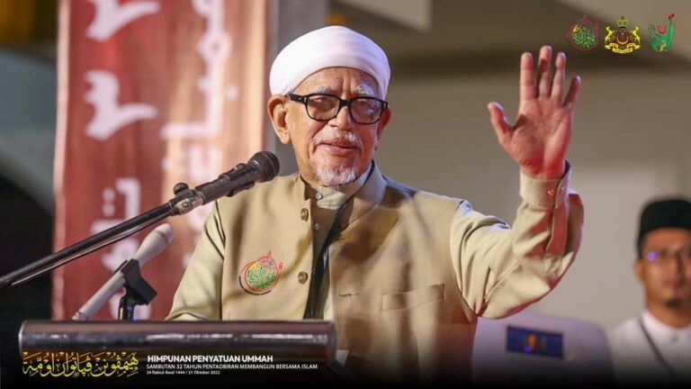 ‘Zahid minta nak jumpa saya tapi dekat media kata saya nak jumpa dia’ -Hadi