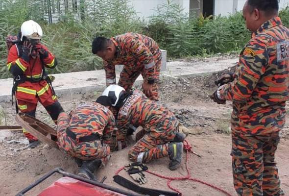 Warga Bangladesh maut terjatuh dalam pembentung