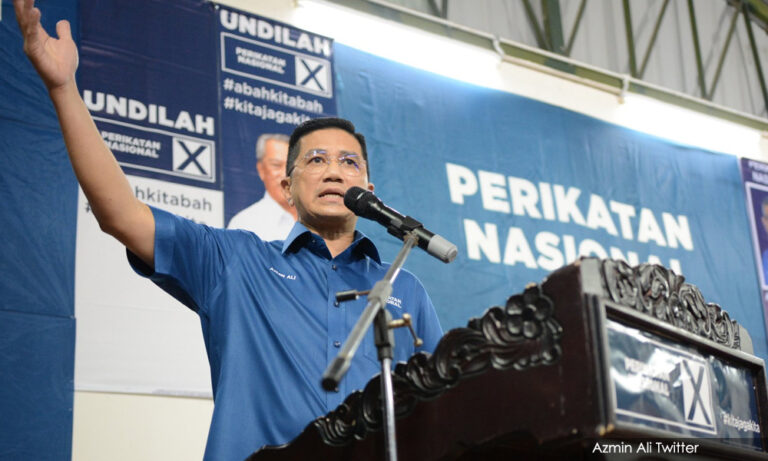 Tiada ruang untuk pemimpin takut dengan DAP, kata Azmin