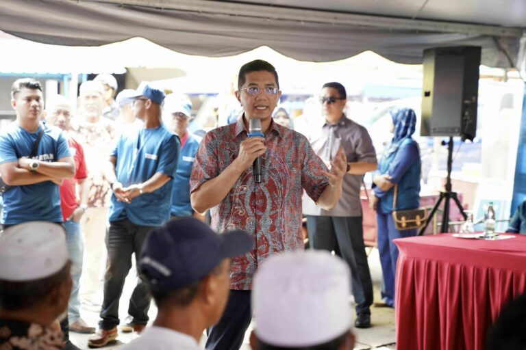 Hukum BN, PH kerana tidak jujur dalam manifesto – Azmin