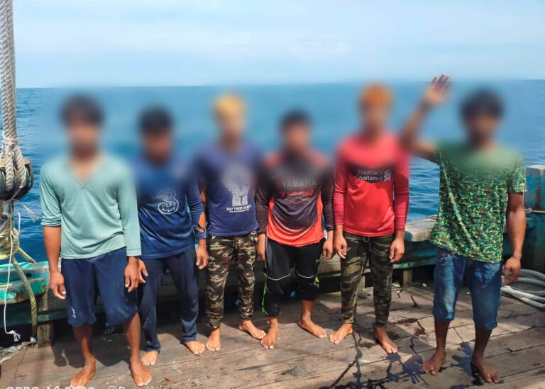 Gajikan PATI, bot nelayan tempatan ditahan