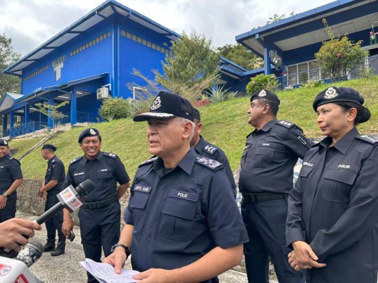 PRU-15: Acryl nafi hubungi Anwar Ibrahim