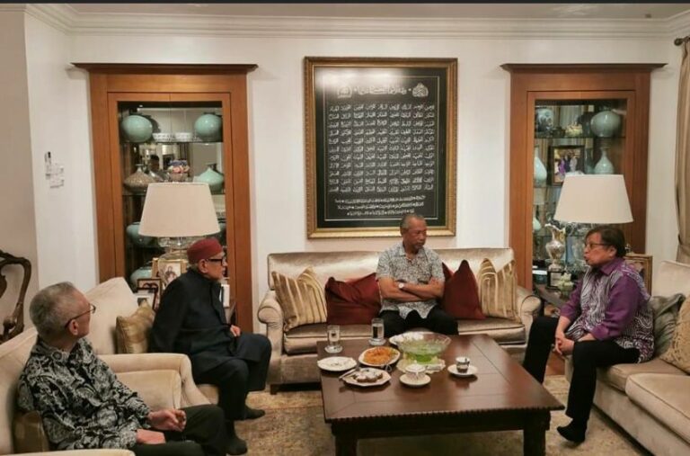 Kerajaan campuran PN, BN, GPS, GRS