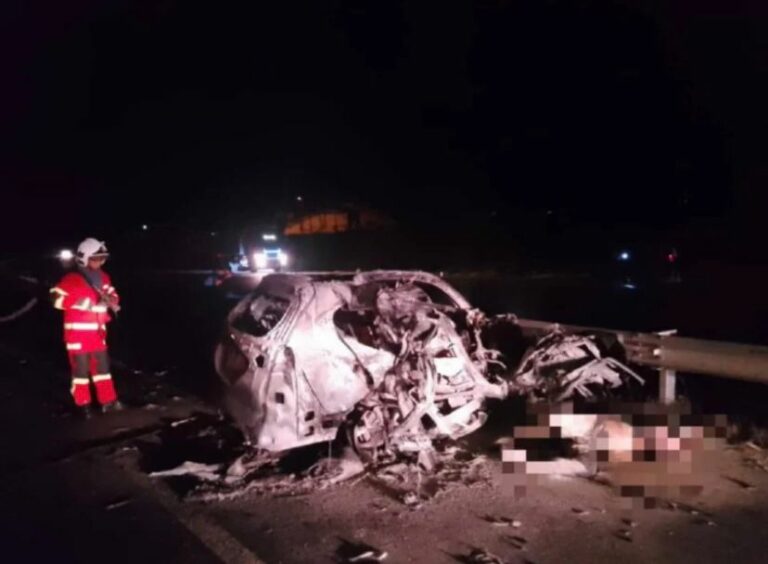 Remaja maut kereta terbakar langgar lori