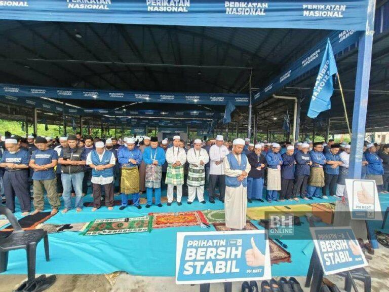 PRU-15: Calon, penyokong PN Parlimen Larut, DUN solat hajat calon