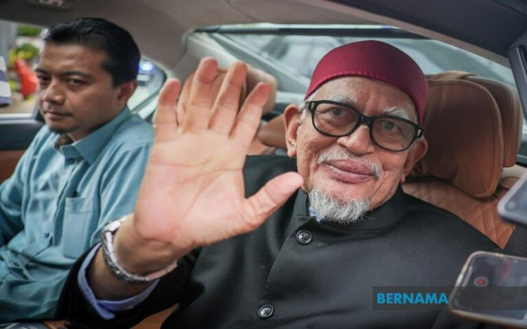 PH-BN sasar Hadi Awang pula untuk lemahkan PN, PAS, kata Wan Saiful