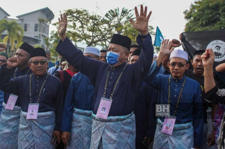 Kehadiran Shahidan curi perhatian ramai