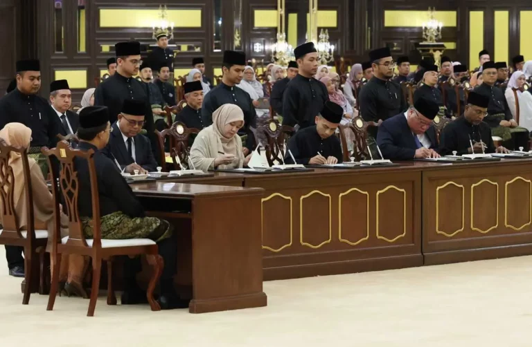 Aktivis hak asasi selar Kabinet Anwar, tempat keluar masuk ahli politik