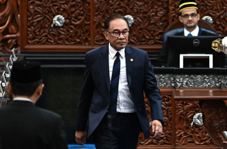 ‘Sultan Muhammad V telefon saya, beri pengampunan tanpa syarat’ – Anwar