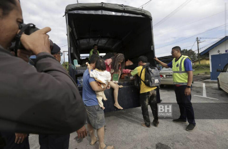 Tanah runtuh: Lebih 20 guru SJKC Mun Choong dan keluarga antara mangsa