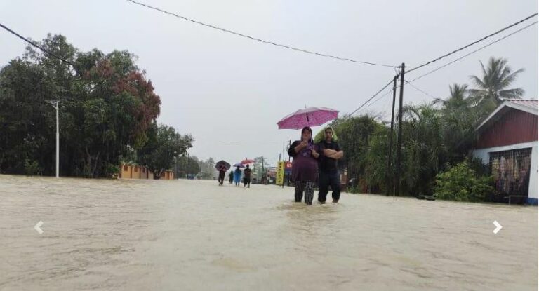 Enam jalan Pasir Puteh ditutup, dinaiki air melebihi 1 meter