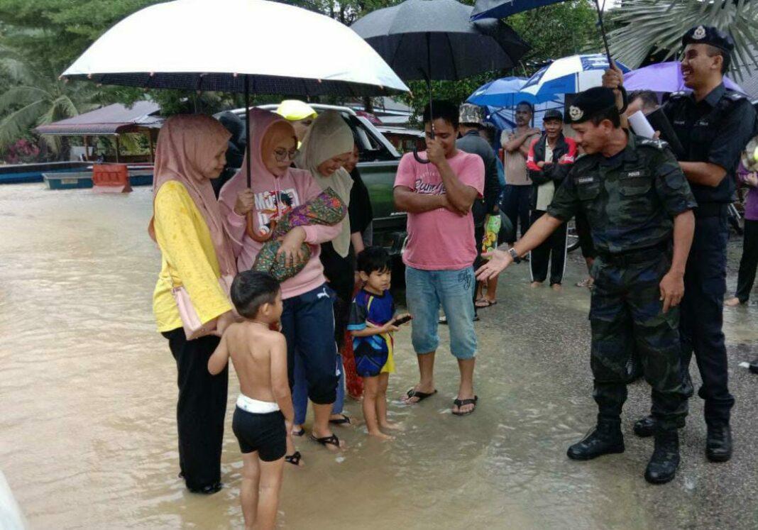 polis-banjir