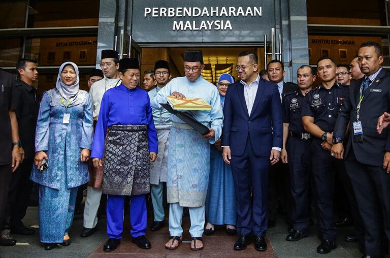 Bantuan Khas Kewangan Aidilfitri RM700 untuk penjawat awam, RM300 pesara