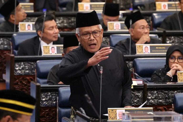 Nilai ringgit jatuh, PN desak Rafizi letak jawatan