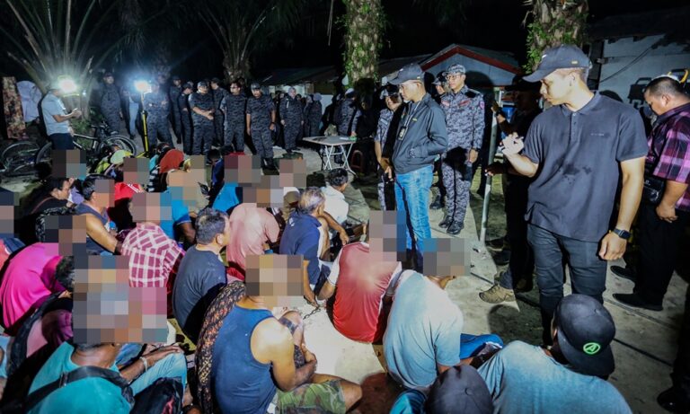 Kampung ‘jijik’ PATI muara sungai digempur