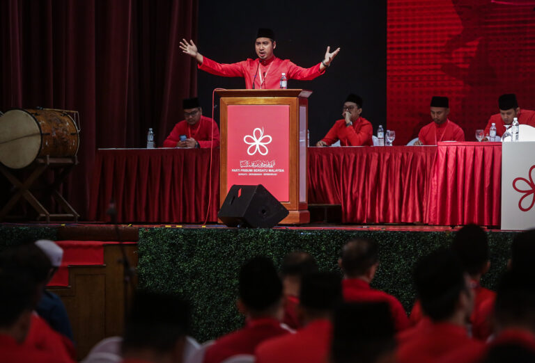 Kerjasama UMNO-PH untuk tutup dosa silam – Armada