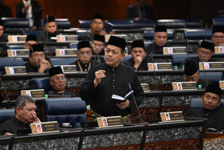 Shahidan persoal pendirian kebebasan bersuara PH selepas akaun TikTok disekat