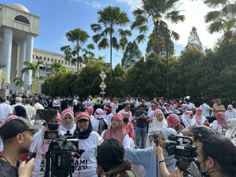 “Kami bersama Abah” – Penyokong