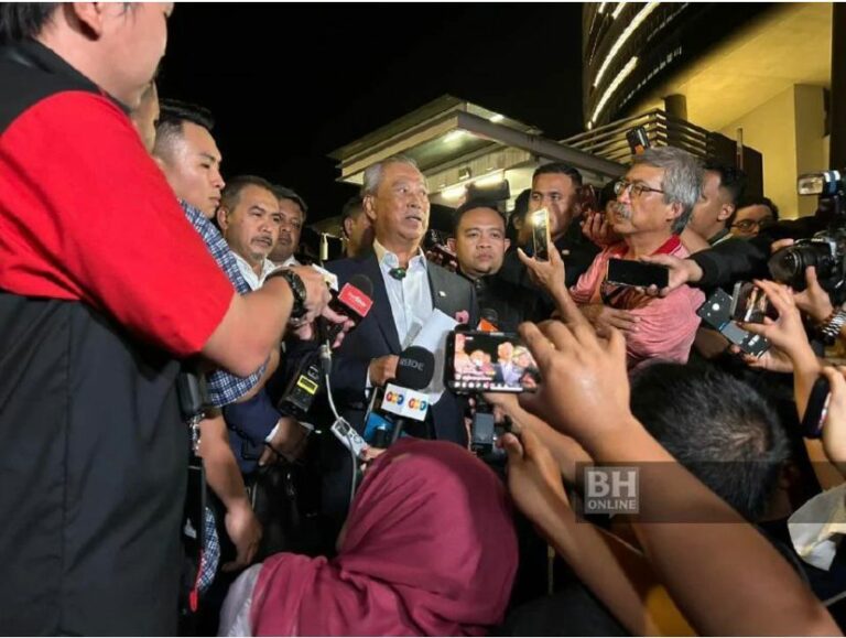 Selepas 8 jam, Muhyiddin selesai beri keterangan di SPRM