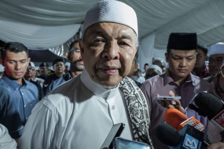 Tiada surat batal, Rais kekal ketua UMNO Tangga Batu, kata Zahid